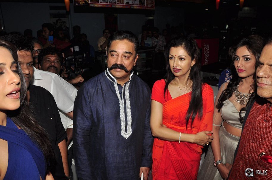 Celebs-at-Cheekati-Raajyam-Movie-Premier-Show